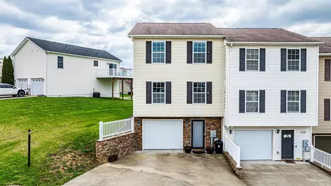 152 Eagle Dr, Maidsville, WV 26541
