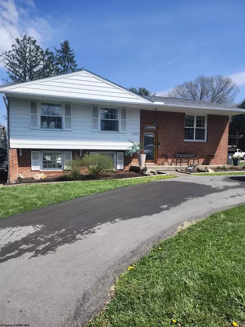 1296 Jacobs Dr, Morgantown, WV 26505