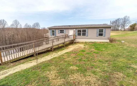 24 Faith Ave, Masontown, WV 26542