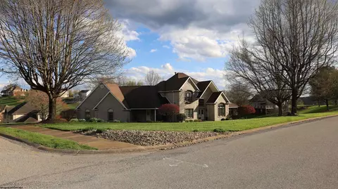 7002 Victorian Dr, Fairmont, WV 26554