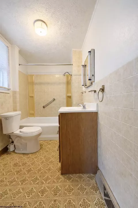 Bath - 500 Ohio Ave, Nutter Fort, WV 26301 photo 1 of 1