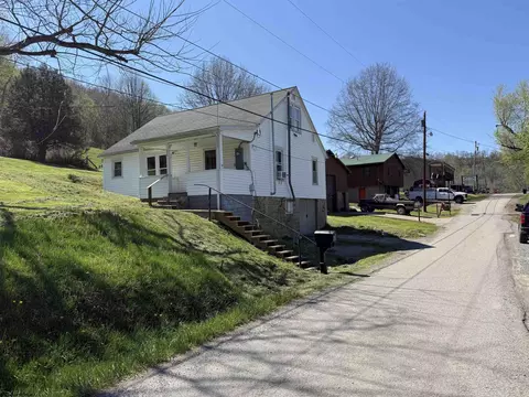605 Sheridan St, Glenville, WV 26351