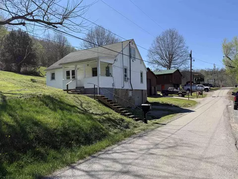605 Sheridan St, Glenville, WV 26351