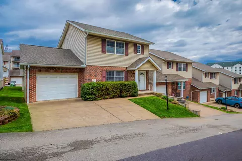 150 Meadowridge Dr, Morgantown, WV 26505