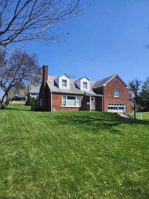 472 Kiwanis Ave, Morgantown, WV 26505