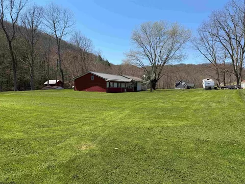 69 Community Center Ln, Moatsville, WV 26405