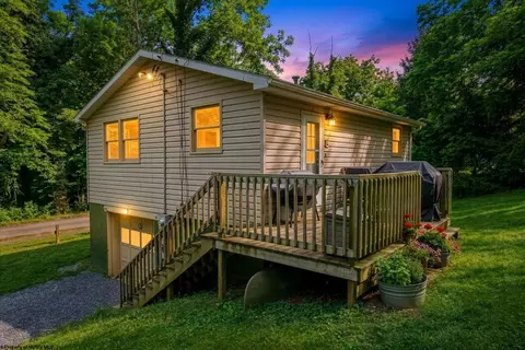 44 Lower Booth Rd, Morgantown, WV 26501