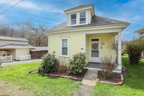 542 Hess St, Morgantown, WV 26501