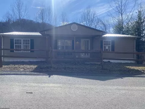 945 Pine Grove Rd, Fairmont, WV 26554