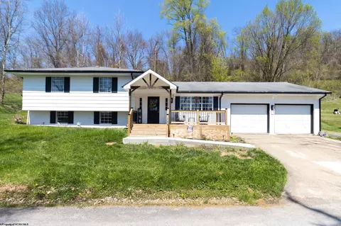 135 Celtic Dr, Clarksburg, WV 26301