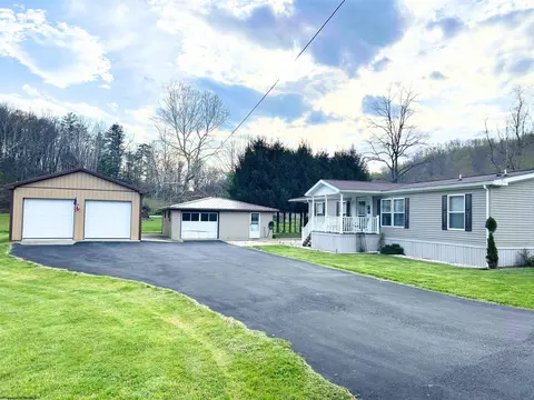 516 Windy Hill Dr, Mannington, WV 26582
