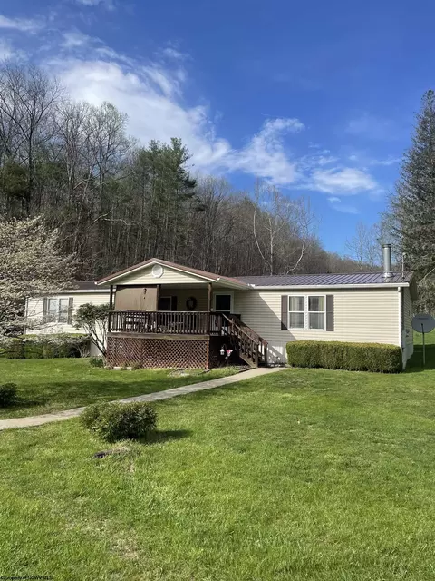 1622 Servia Elmira Rd, Duck, WV 25063