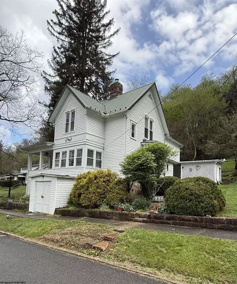 97 S High St, Philippi, WV 26416