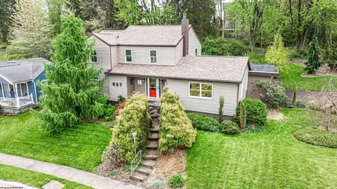 927 Fairfax Dr, Morgantown, WV 26505