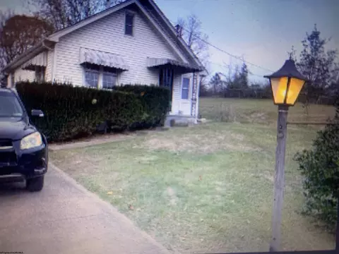 4564 S Calhoun Hwy, Grantsville, WV 26147