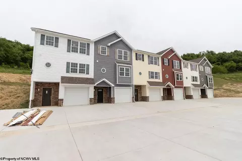 105 Northern Heights Dr, Clarksburg, WV 26301