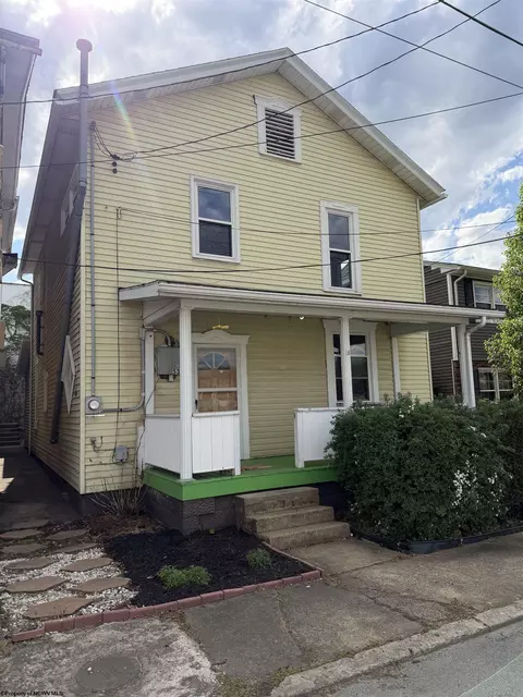 53 Rebecca St, Shinnston, WV 26431