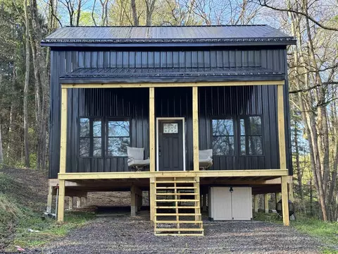 629 Glory Barn Rd, Morgantown, WV 26508