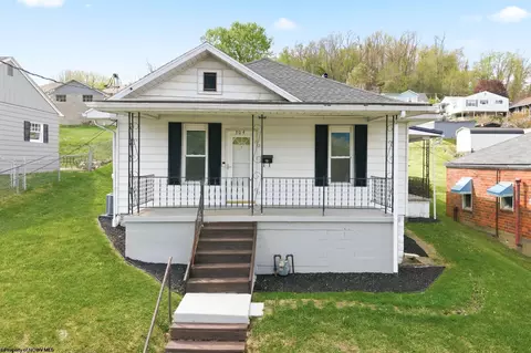 304 Thomas Ave, Nutter Fort, WV 26301