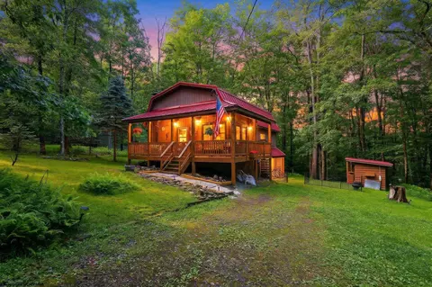 576 Hemlock Cir, Terra Alta, WV 26764