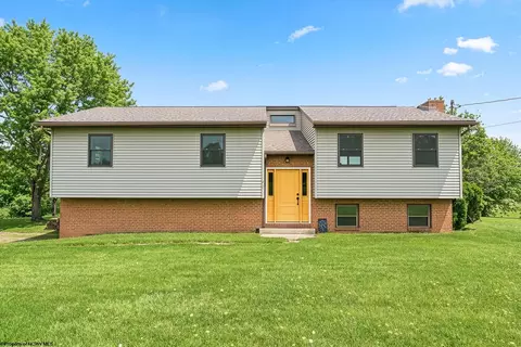 97 Bowlby Hill Rd, Morgantown, WV 26501