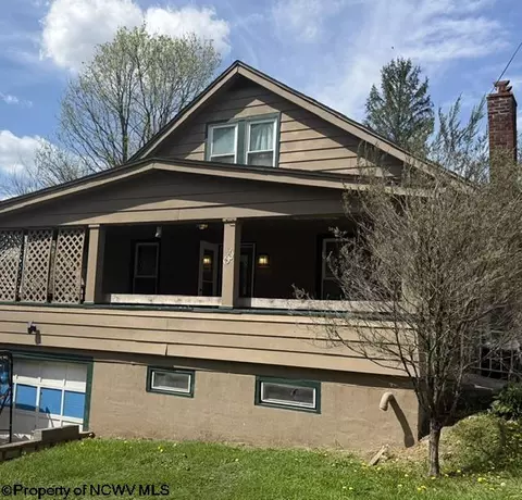 1307 Robin Ln, Fairmont, WV 26554