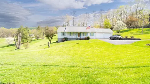 29 Long Run Rd, Fairmont, WV 26554