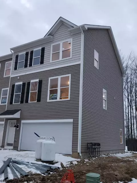 739 Hardman Dr, Morgantown, WV 26501