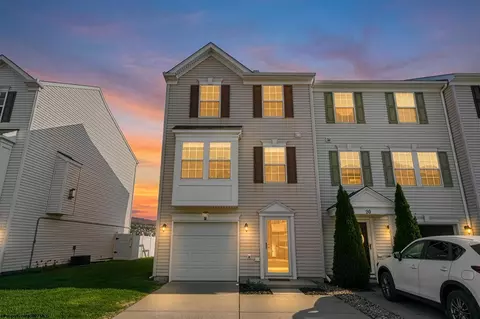 37 Robin Ln, Morgantown, WV 26508