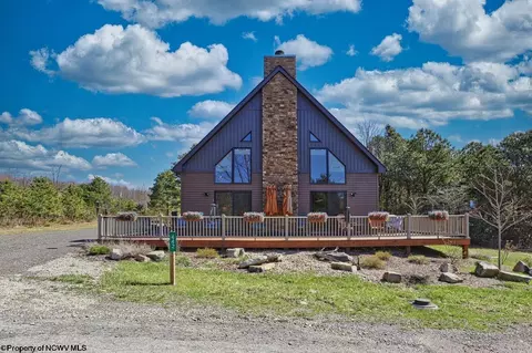 442 Grosbeak Dr, Terra Alta, WV 26764