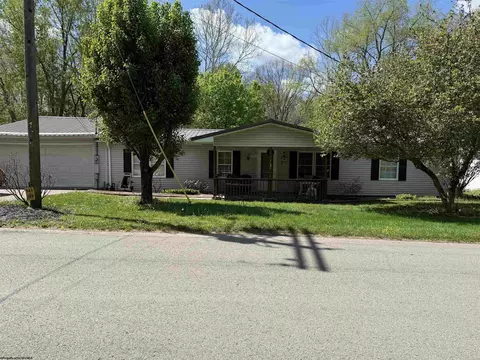 189 Main St, Gypsy, WV 26361