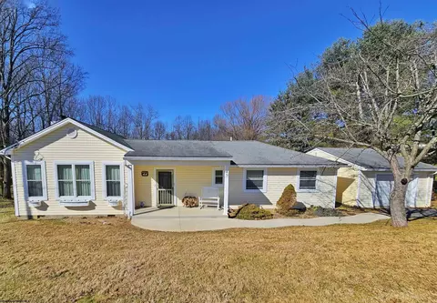 40 Otter Run Rd, Fairmont, WV 26554