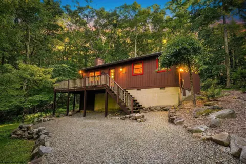597 Pine Dr, Terra Alta, WV 26764