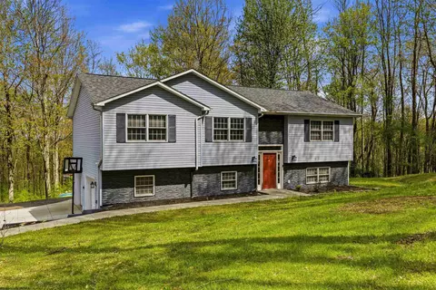 99 Summit Ct, Bruceton Mills, WV 26525