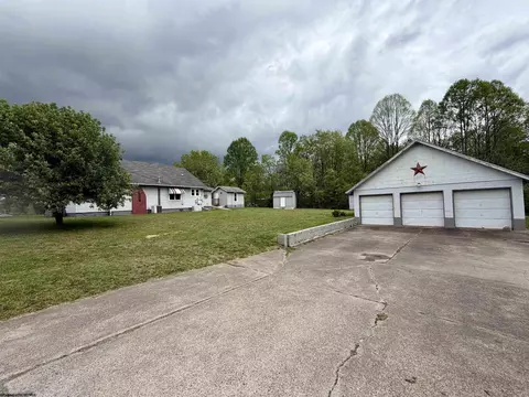 1606 Old Mill Rd, Weston, WV 26452