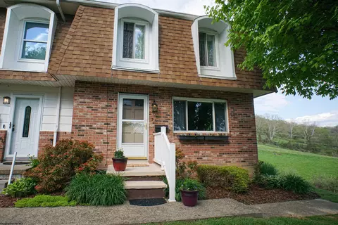 93 Pinewood Rd, Clarksburg, WV 26301