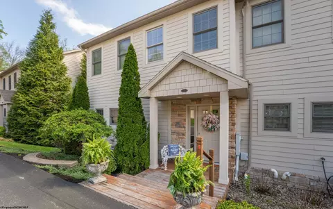 33 Waterside Dr, Morgantown, WV 26508