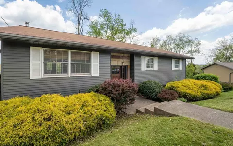 813 Cottonwood St, Morgantown, WV 26505