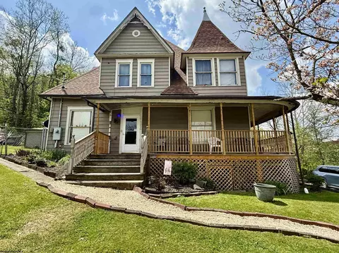 101 Madison St, Fairview, WV 26570