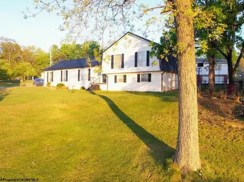 286 Eastgate Dr, Morgantown, WV 26508