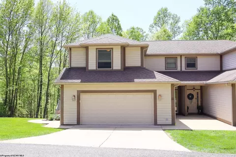 12 Oak Ridge Dr, Morgantown, WV 26508