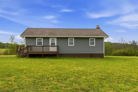 6 Leasure Ln, Bruceton Mills, WV 26525
