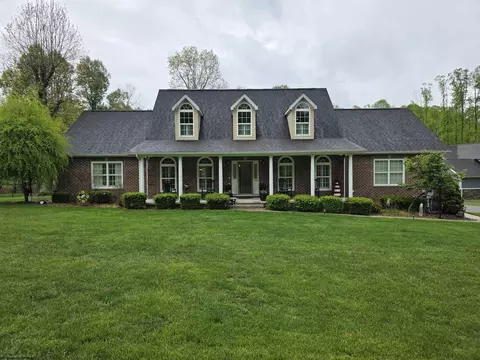 264 Riverdale Dr, Shinnston, WV 26431