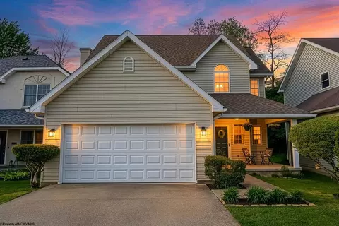 2010 Pinecrest Dr, Morgantown, WV 26505