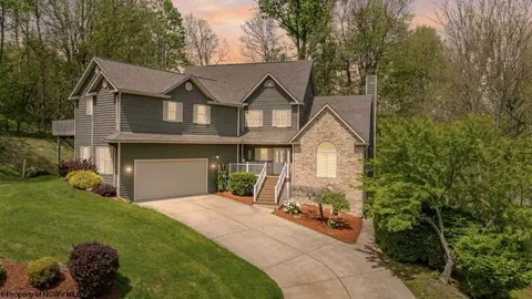 1020 Deerwood Dr, Morgantown, WV 26508