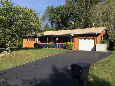 267 Oak St, Jane Lew, WV 26378