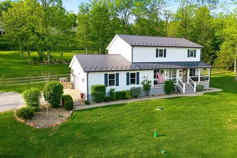 424 Arbogast Ln, Morgantown, WV 26508
