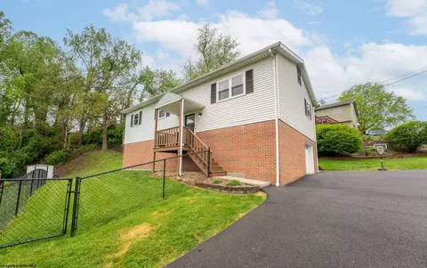 2299 Meadows Dr, Morgantown, WV 26505