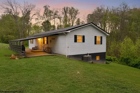 113 Porter Ave, Farmington, WV 26571