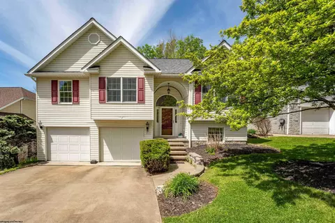 2062 Pinecrest Dr, Morgantown, WV 26505